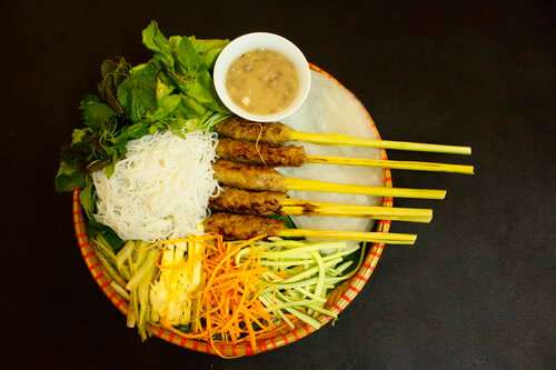 Nem lụi nướng nóng hổi cho mùa lạnh 39 nem-lui-nuong-nong-hoi-cho-mua-lanh