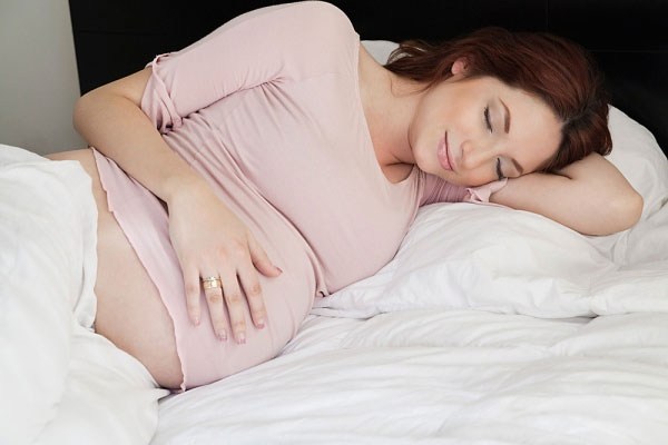 Nên và không nên cho mẹ bầu vào mùa đau mắt đỏ 6