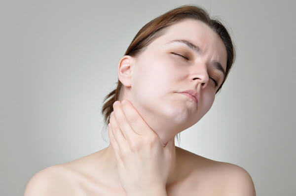 Nếu bạn thường xuyên bị khô miệng, hãy coi chừng 5