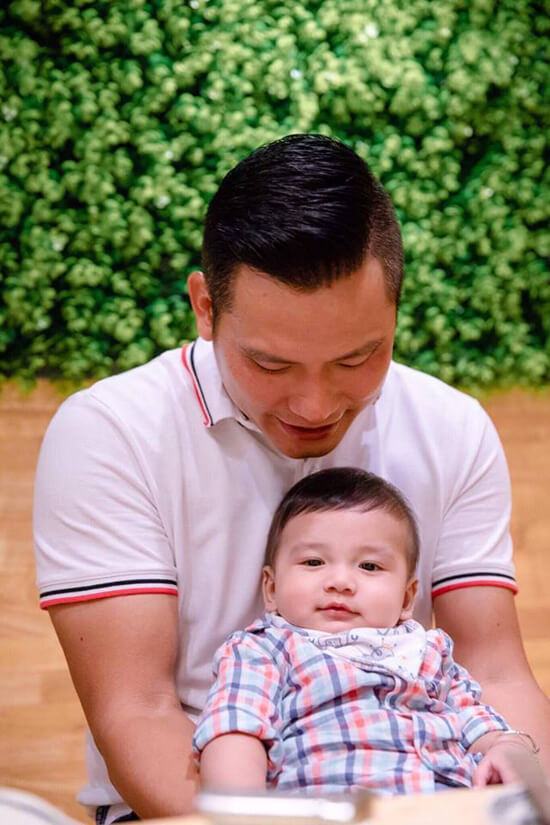 Ngắm mãi không chán con trai út của hoa hậu Jennifer Phạm 18