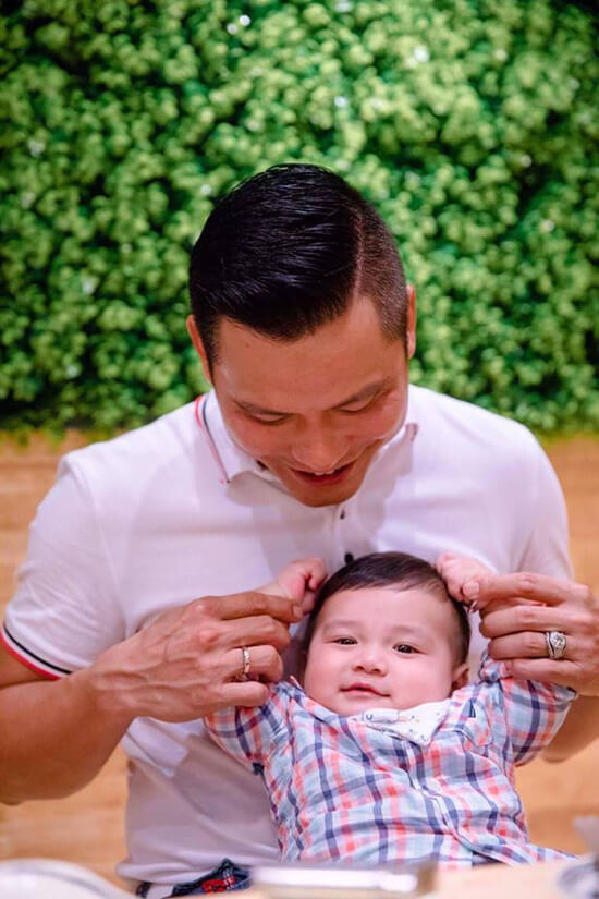 Ngắm mãi không chán con trai út của hoa hậu Jennifer Phạm 19