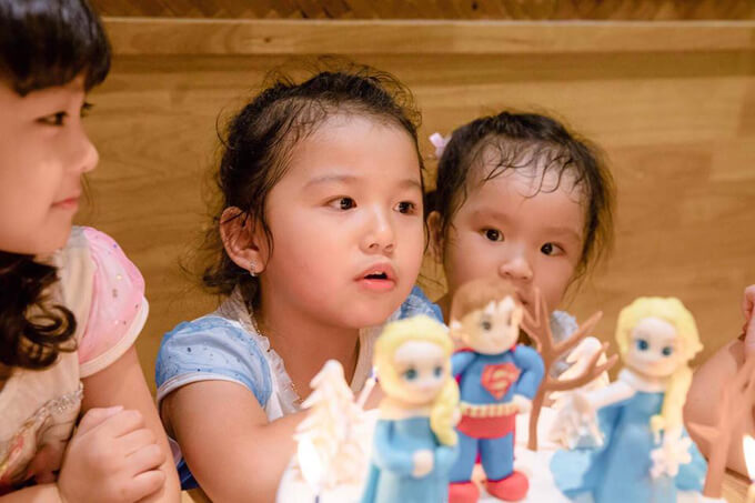Ngắm mãi không chán con trai út của hoa hậu Jennifer Phạm 20
