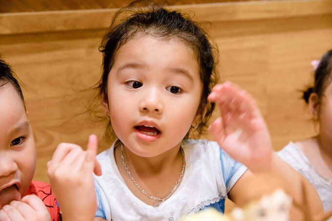 Ngắm mãi không chán con trai út của hoa hậu Jennifer Phạm 21