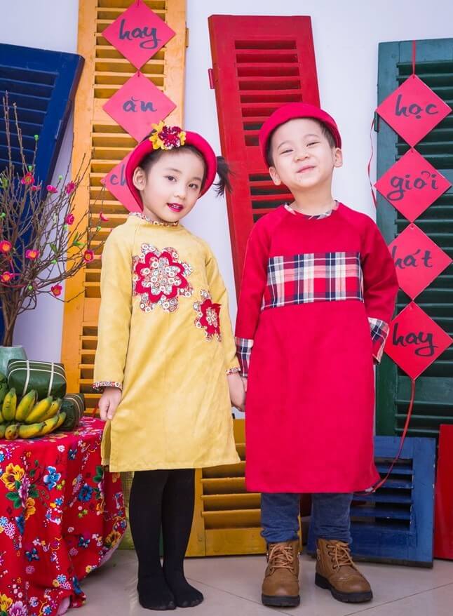 Ngắm nhìn những mẫu áo dài cách tân cực hot cho bé trai mặc Tết 2016 53 Ngắm nhìn những mẫu áo dài cách tân cực hot cho bé trai mặc Tết 2016 25