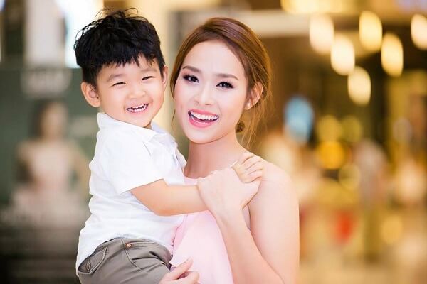 Ngắm nhìn vẻ đáng yêu của quý tử "mắt hí" con trai Diệp Bảo Ngọc 46 Ngắm nhìn vẻ đáng yêu của quý tử "mắt hí" con trai Diệp Bảo Ngọc 18