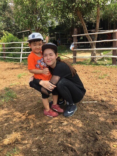 Ngắm nhìn vẻ đáng yêu của quý tử "mắt hí" con trai Diệp Bảo Ngọc 52 Ngắm nhìn vẻ đáng yêu của quý tử "mắt hí" con trai Diệp Bảo Ngọc 24