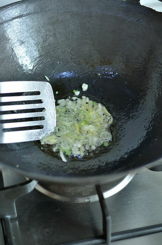 Ngon miệng với món sườn xào chua chua, ngọt ngọt 30