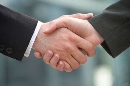 Nguy hiểm bất ngờ từ cái... bắt tay 33 nguy-hiem-bat-ngo-tu-cai-bat-tay