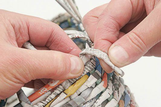 Nhà cửa gọn gàng nhờ giỏ đựng phong cách từ giấy báo cũ 100