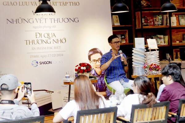 Nhà thơ Nguyễn Phong Việt: “Tôi vẫn đang tự tin vào cảm hứng của bản thân” 35 Nhà thơ Nguyễn Phong Việt: “Tôi vẫn đang tự tin vào cảm hứng của bản thân” 7