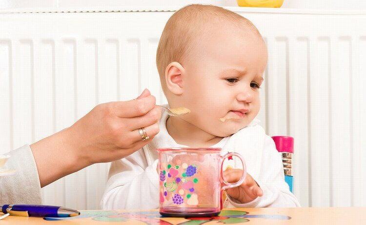 Nhận biết 4 dấu hiệu chứng tỏ bé sắp ốm 35 be-om