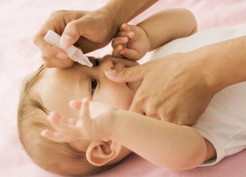 Nhỏ sữa mẹ vào mắt khi trẻ bị đau, nên hay không? 35 Nhỏ sữa mẹ vào mắt khi trẻ bị đau, nên hay không? 7