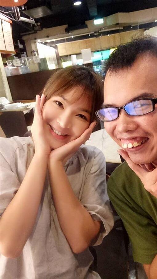 Những cặp đôi đũa lệch hạnh phúc đến phát hờn 41 Những cặp đôi đũa lệch hạnh phúc đến phát hờn 13