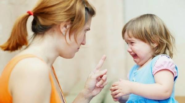 Những chuyện dở khóc dở cười khi giao con cho ôsin 34 Giao con cho người giúp việc