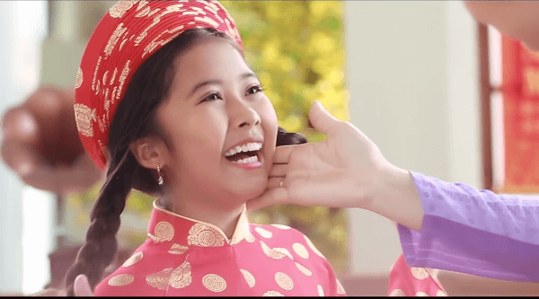 -nhung-clip-cuc-cam-dong-ve-gia-dinh-dip-tet-at-mui