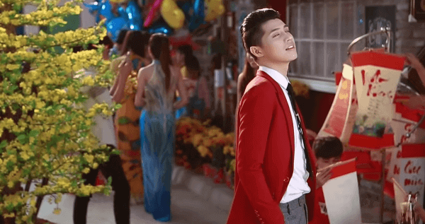 -nhung-clip-cuc-cam-dong-ve-gia-dinh-dip-tet-at-mui
