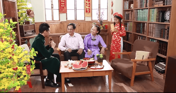 -nhung-clip-cuc-cam-dong-ve-gia-dinh-dip-tet-at-mui