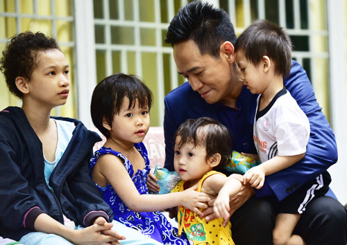 -nhung-clip-cuc-cam-dong-ve-gia-dinh-dip-tet-at-mui