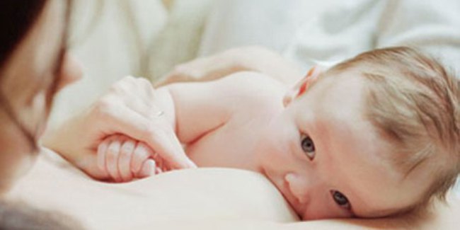 Những công dụng chữa bệnh tuyệt vời từ sữa mẹ ít người biết 7
