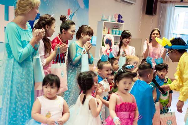 Những điều ba mẹ cần biết khi tổ chức tiệc thôi nôi cho bé yêu 39 Những điều ba mẹ cần biết khi tổ chức tiệc thôi nôi cho bé yêu 11