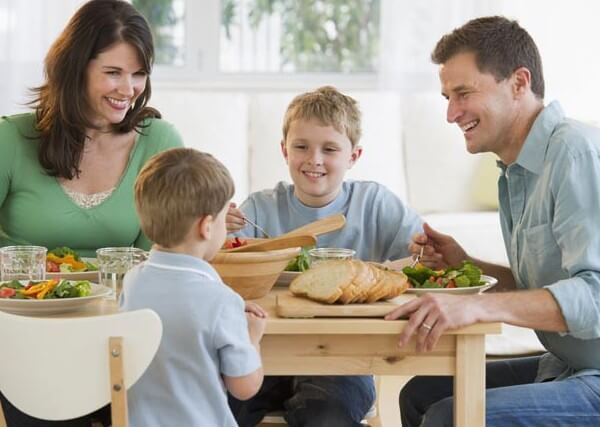 Những điều bố mẹ nhất định phải làm cùng con mỗi ngày 12