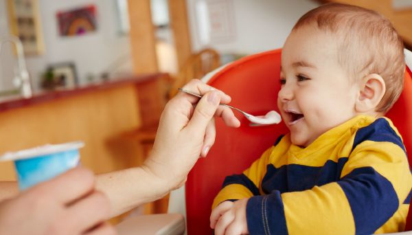 Những điều mẹ cần nhớ để bé "măm" sữa chua an toàn 36 Những điều mẹ cần nhớ để bé "măm" sữa chua an toàn 8