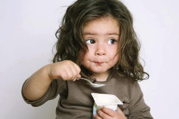 Những điều mẹ cần nhớ để bé "măm" sữa chua an toàn 37 Những điều mẹ cần nhớ để bé "măm" sữa chua an toàn 9