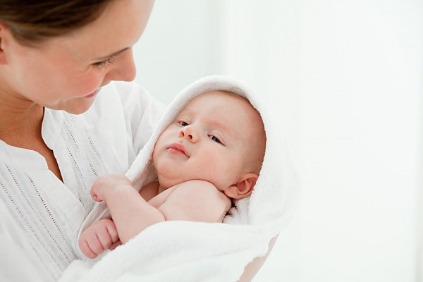 Những điều mẹ nên biết về em bé sơ sinh trong tháng đầu tiên 12