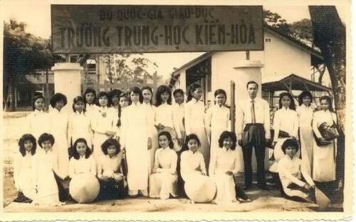 Những hình ảnh đẹp và cảm động về tình thầy trò xưa 18