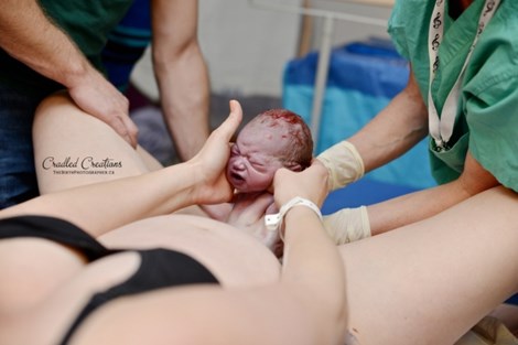 Những khoảnh khắc kỳ diệu đầu bé lọt lòng mẹ! 43 Những khoảnh khắc kỳ diệu đầu bé lọt lòng mẹ! 15