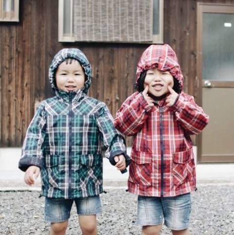 Những khoảnh khắc ngẫu hứng của cặp song sinh người Nhật qua ống kính của bố 49 nhung-khoanh-khac-ngau-hung-cua-cap-song-sinh-nguoi-nhat-qua-ong-kinh-cua-bo