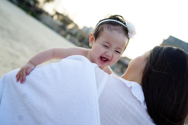Những khoảnh khắc ngọt lịm của hoa hậu Hà Kiều Anh bên con gái út 52 Những khoảnh khắc ngọt lịm của hoa hậu Hà Kiều Anh bên con gái út 24