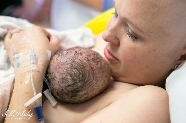 Những khoảnh khắc xúc động lần đầu nhìn thấy con 44 lan dau nhin thay con