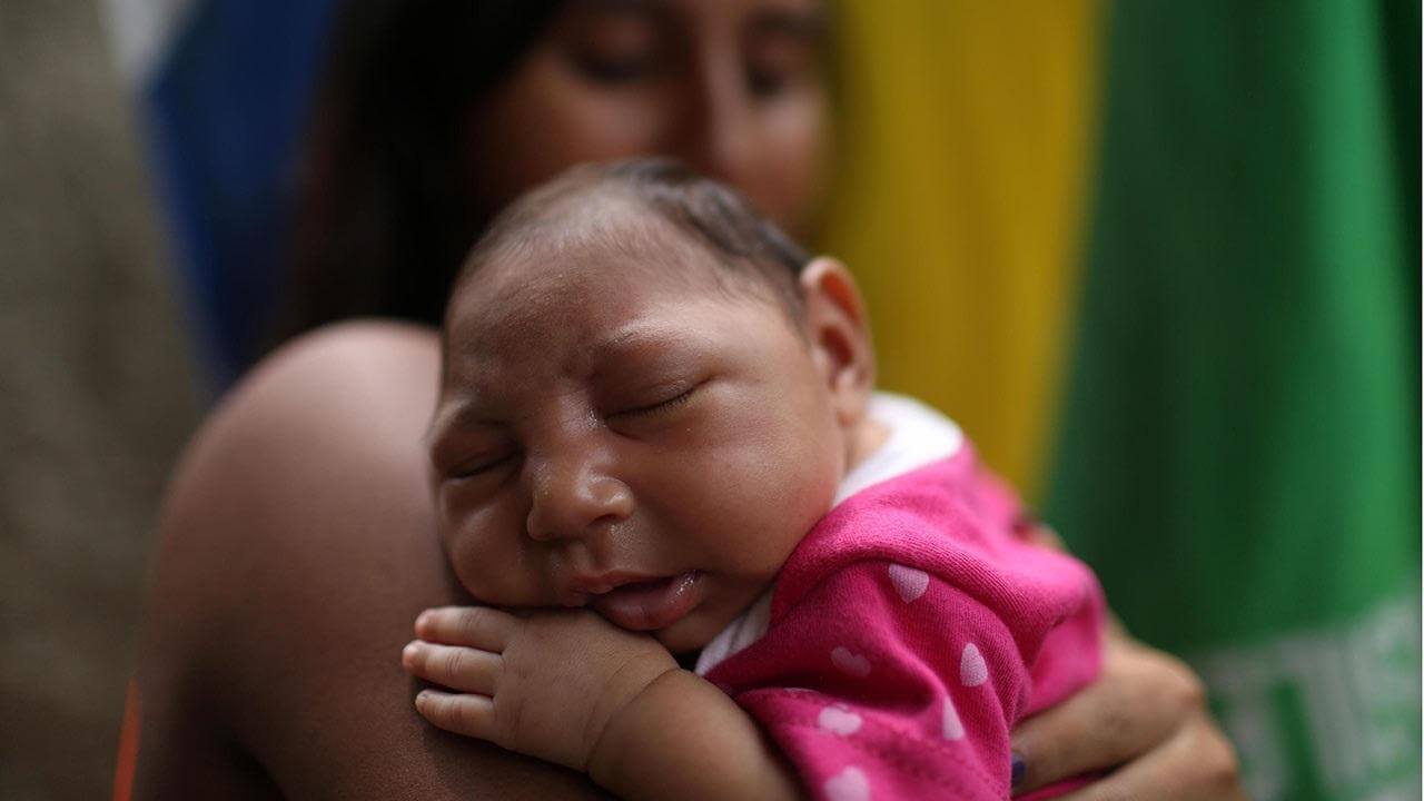 Những khuôn mặt trẻ thơ bị nhiễm virus Zika gây ám ảnh người nhìn 52 Những khuôn mặt trẻ thơ bị nhiễm virus Zika gây ám ảnh người nhìn 24