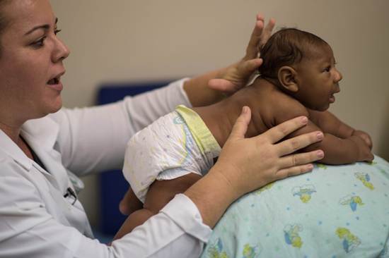 Những khuôn mặt trẻ thơ bị nhiễm virus Zika gây ám ảnh người nhìn 69 Những khuôn mặt trẻ thơ bị nhiễm virus Zika gây ám ảnh người nhìn 41