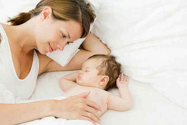 Những ngày đầu mới sinh bé ăn ngủ, tắm rửa thế nào là hợp lý? 8