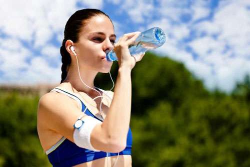 Những thói quen uống nước có hại cho sức khỏe 34 nhung-thoi-quen-uong-nuoc-co-hai-cho-suc-khoe