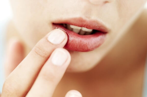 Những thói quen xấu khiến đôi môi xỉn màu 34 nhung-thoi-quen-xau-khien-doi-moi-xin-mau