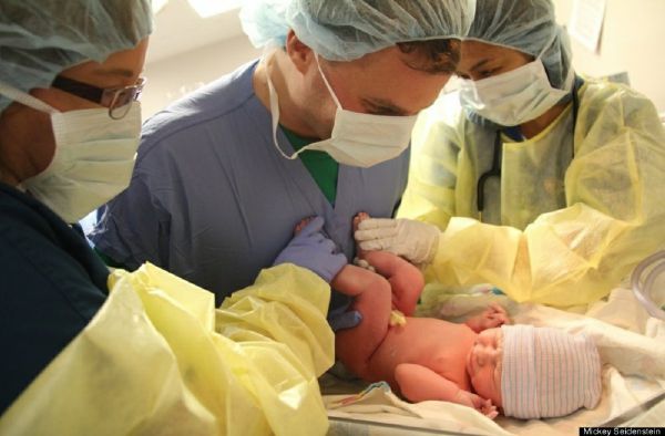 Niềm hạnh phúc vỡ òa của bố trong lần đầu tiên gặp con 56 Niềm hạnh phúc vỡ òa của bố trong lần đầu tiên gặp con 28