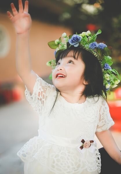 Nụ cười hồn nhiên của "thiên sứ áo trắng" 3 tuổi gây sốt cộng đồng mạng 51 nu-cuoi-hon-nhien-cua-thien-su-ao-trang-3-tuoi-gay-sot-cong-dong-mang