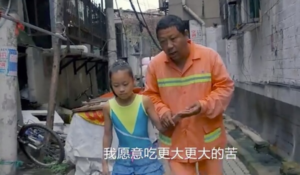 Ông bố ăn mì suốt 7 năm để dành tiền cho con gái ăn học 34 Ông bố ăn mì suốt 7 năm để dành tiền cho con gái ăn học 6