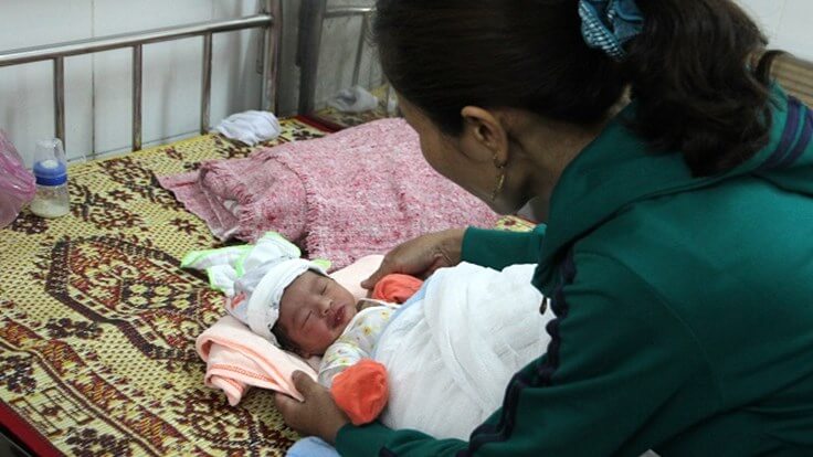Quảng Trị: Bé trai dính dây rốn bị bỏ rơi ở mương thủy lợi 7