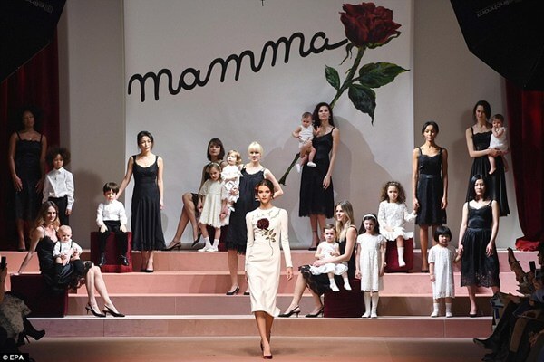 Sàn catwalk chỉ dành cho bà bầu và em bé 50 Sàn catwalk chỉ dành cho bà bầu và em bé 22