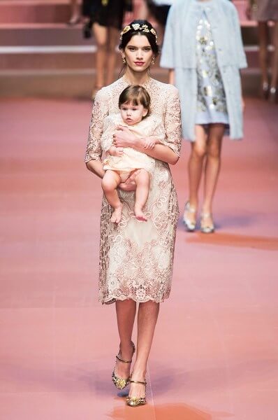 Sàn catwalk chỉ dành cho bà bầu và em bé 57 Sàn catwalk chỉ dành cho bà bầu và em bé 29