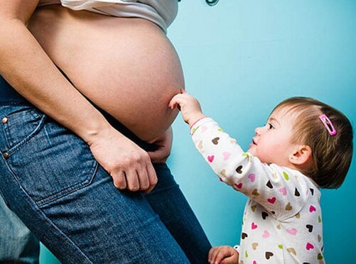 Sinh con quá gần nhau, mẹ đối mặt với nguy cơ gì? 33 sinh-con