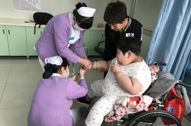 Sốc nặng vì bé gái 75kg, mỗi tháng lại tăng thêm 10kg 41 Sốc nặng vì bé gái 75kg, mỗi tháng lại tăng thêm 10kg 13