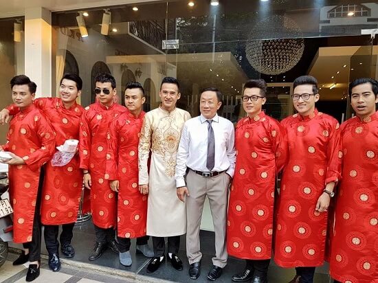 Sốc với đội bưng quả "bá đạo" trong đám cưới Lương Thế Thành - Thúy Diễm 50 Sốc với đội bưng quả "bá đạo" trong đám cưới Lương Thế Thành - Thúy Diễm 22