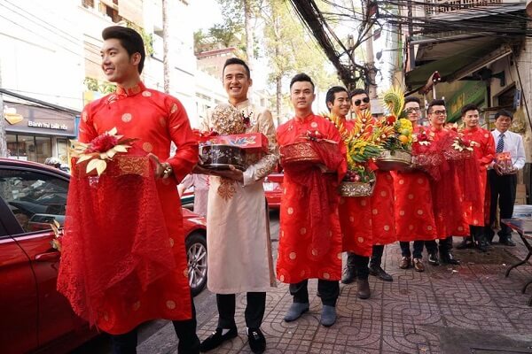 Sốc với đội bưng quả "bá đạo" trong đám cưới Lương Thế Thành - Thúy Diễm 59 Sốc với đội bưng quả "bá đạo" trong đám cưới Lương Thế Thành - Thúy Diễm 31