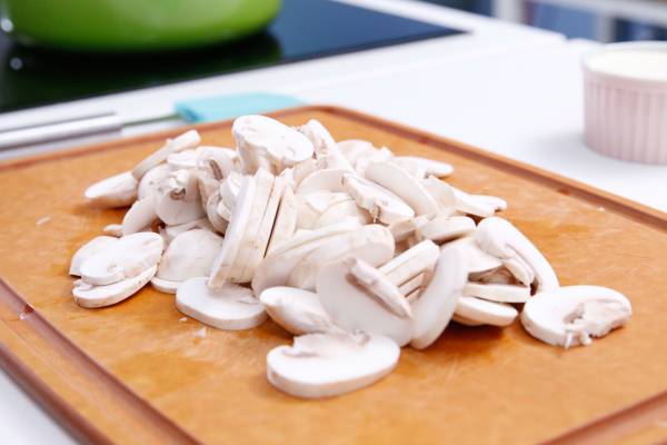 Súp thịt gà nấm rơm ngọt thơm khó cưỡng 53 Súp thịt gà nấm rơm2