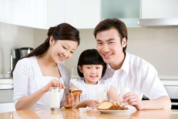 tac-dung-cua-bua-sang-doi-voi-tre